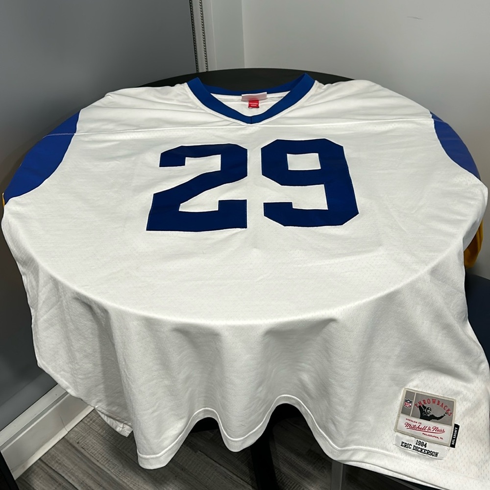 Los Angeles Rams, Eric Dickerson jersey Mitchell Ness size 5 XL or 62
